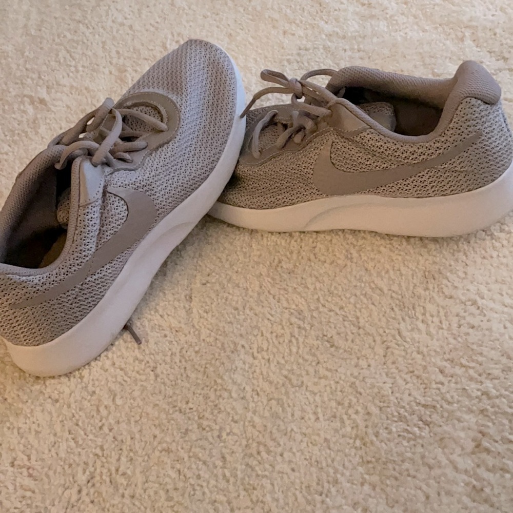 Nike Tennis shoes! In great condition